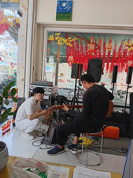 khach hang trai nghiem ampli boss acs pro tuan nguyen music