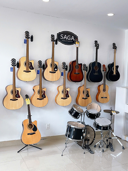 trung bay guitar mantic saga tuan nguyen music