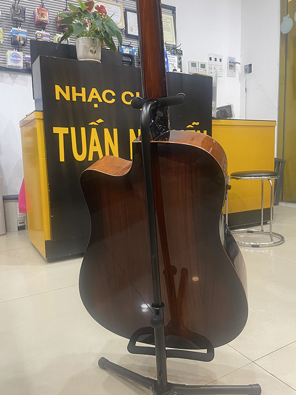 chan dan guitar soundking esg015 thuc te