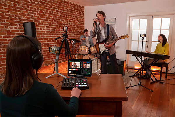 trinh dien nhac cu truc tuyen voi roland vrc 01