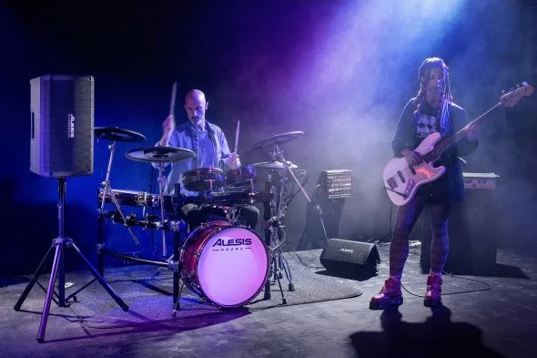 ung dung loa trong dien tu alesis strike amp 12 mk2 cho trinh dien