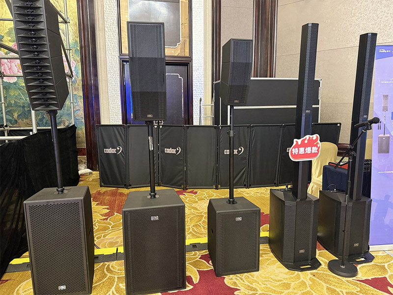 loa cot soundking stratos 8000r trien lam