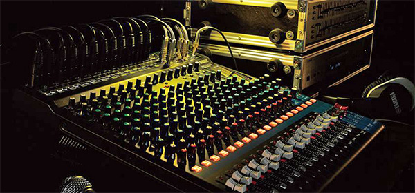 chi tiet mixer yamaha mg20xu 1