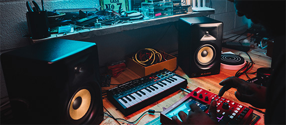 anh thuc te loa m audio forty sixty