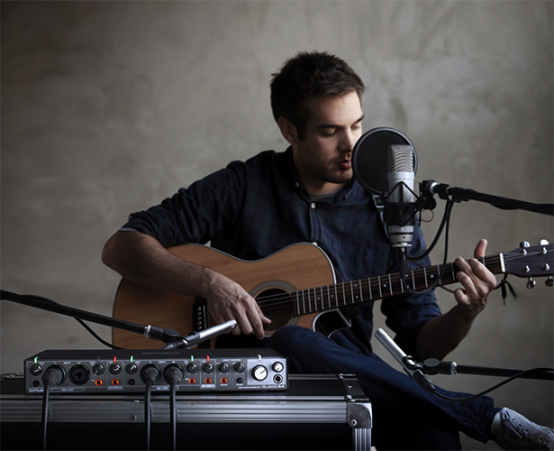 thu am hat voi dan guitar soundcard roland rubix 44