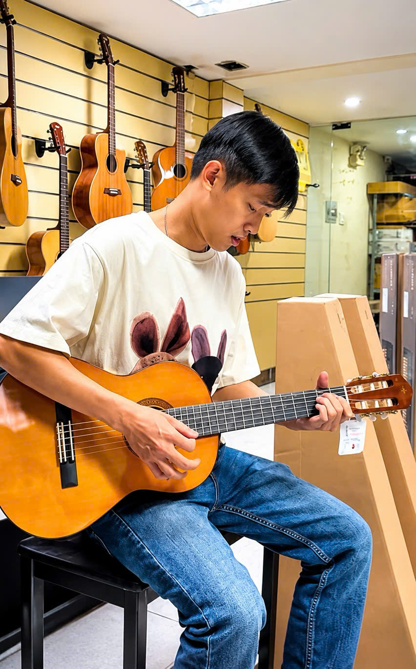 ảnh thật guitar yamaha CGS102A
