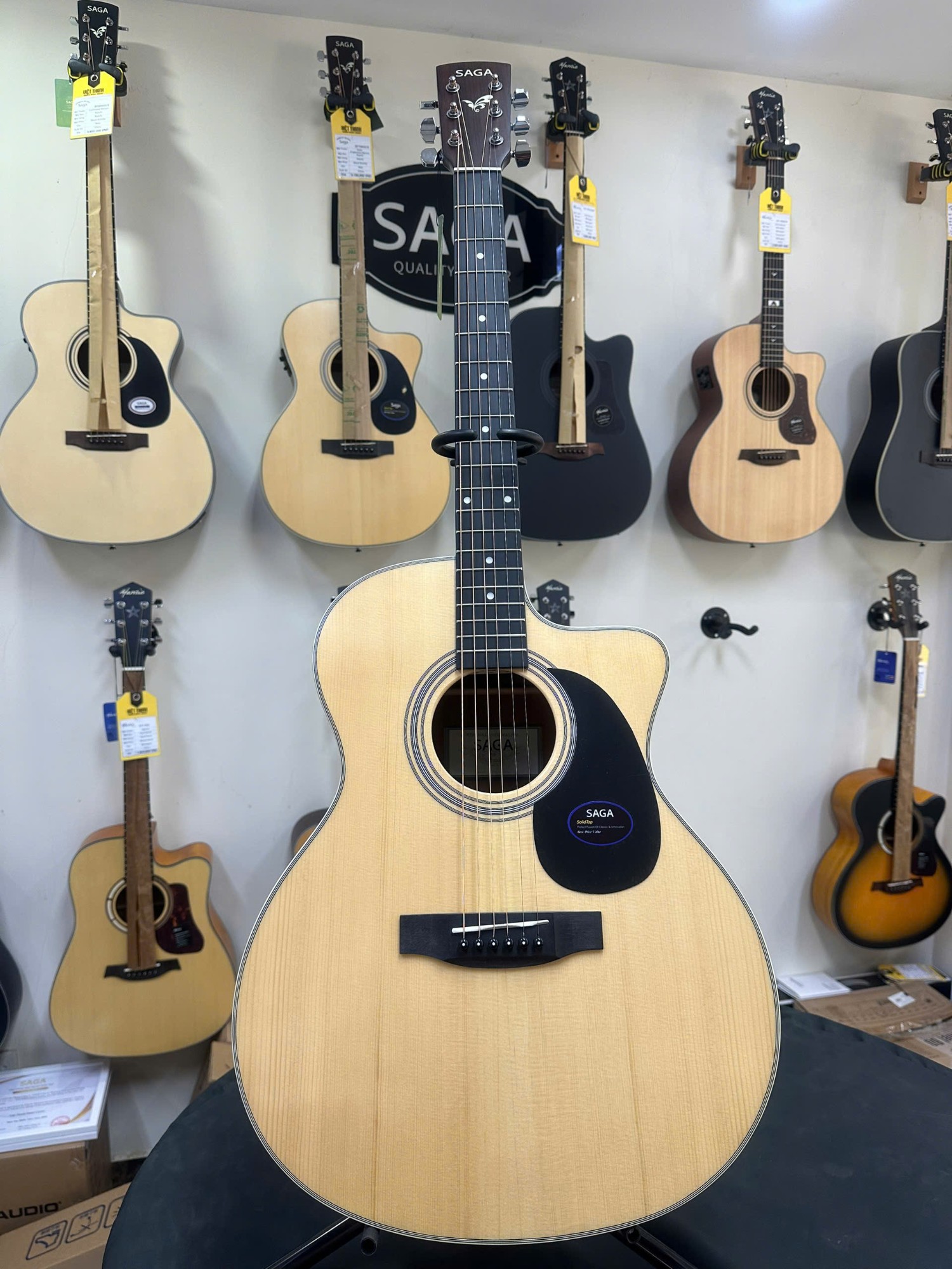 Guitar acoustic Saga SF700GC
