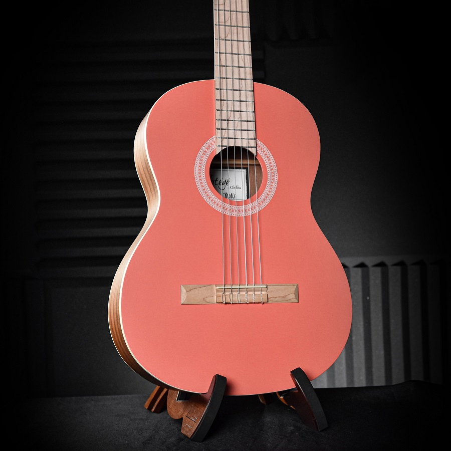 cordoba-c1-matiz-in-coral-classic-1