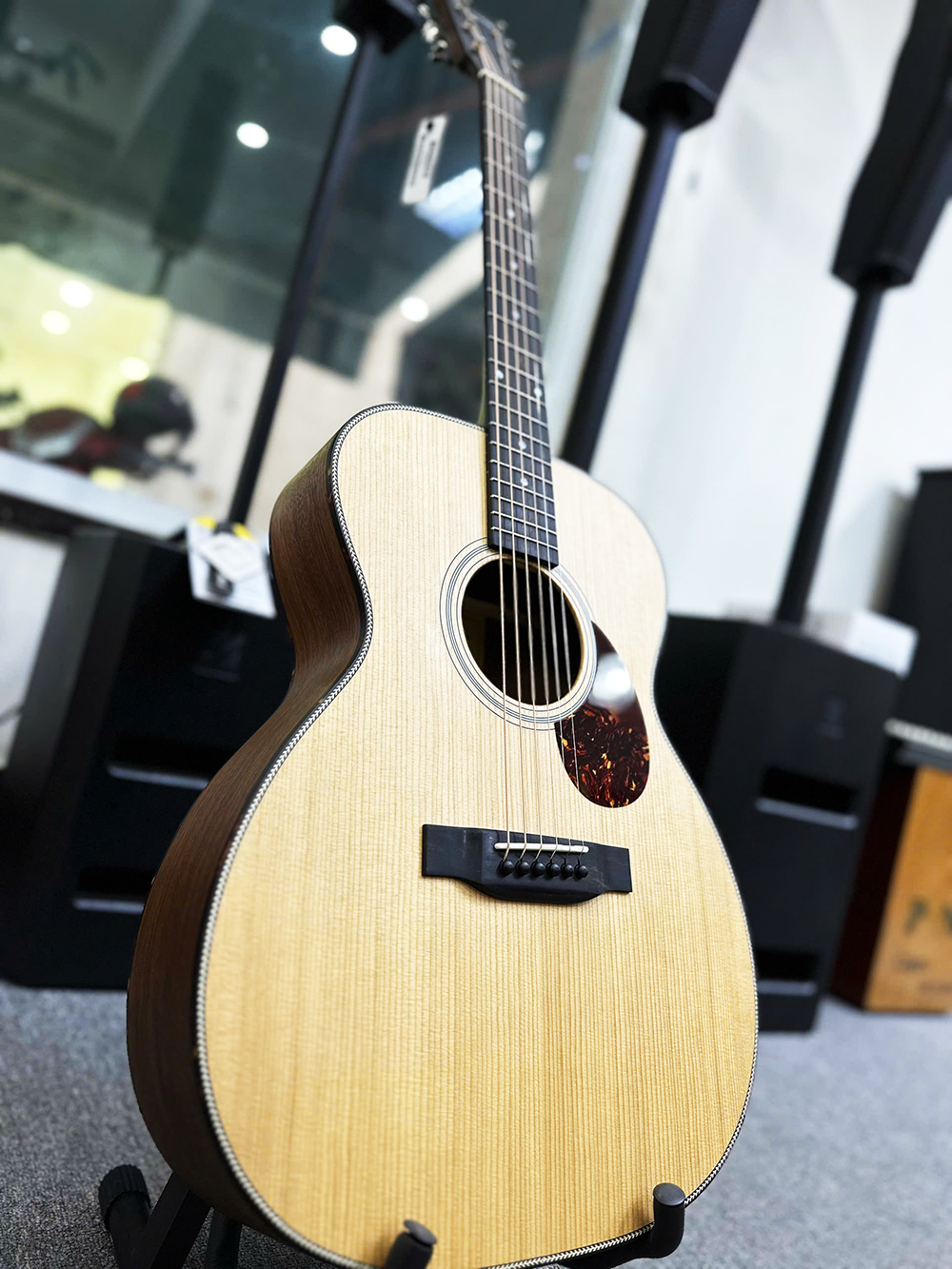 dan guitar acoustic Eastman E3OME-3