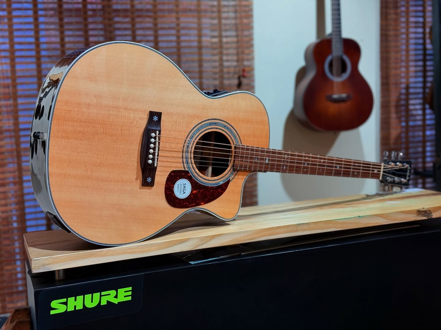 guitar-acoustic-saga-a1gc-pro-1