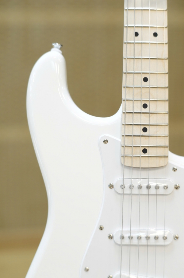 guitar-dien-squier-sonic-stratocaster-ht-arctic-white-10