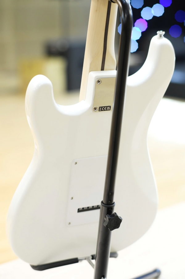 guitar-dien-squier-sonic-stratocaster-ht-arctic-white-8