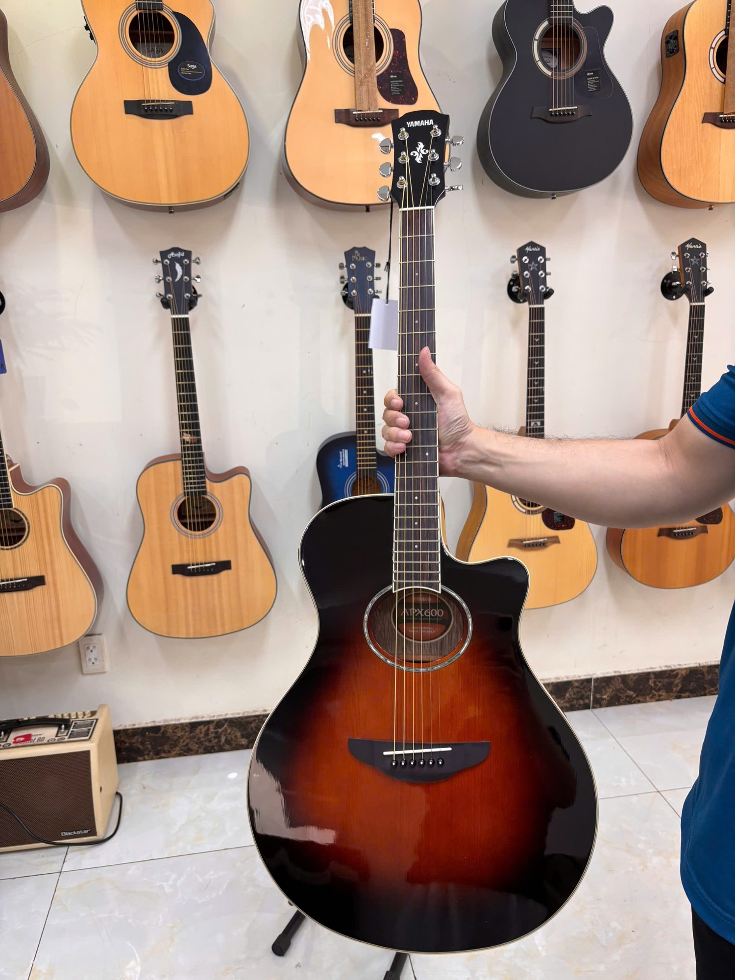 guitar-yamaha-APX600OVS-anh-that