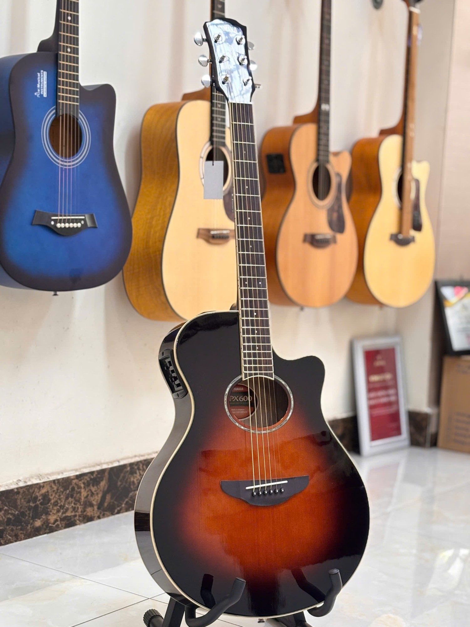 guitar-yamaha-APX600OVS-mat-hong