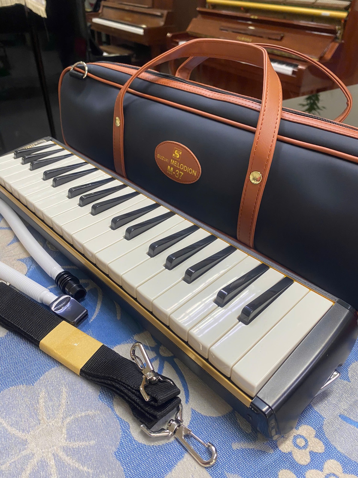 Ken-phim-Melodion-Suzuki M-37C-1