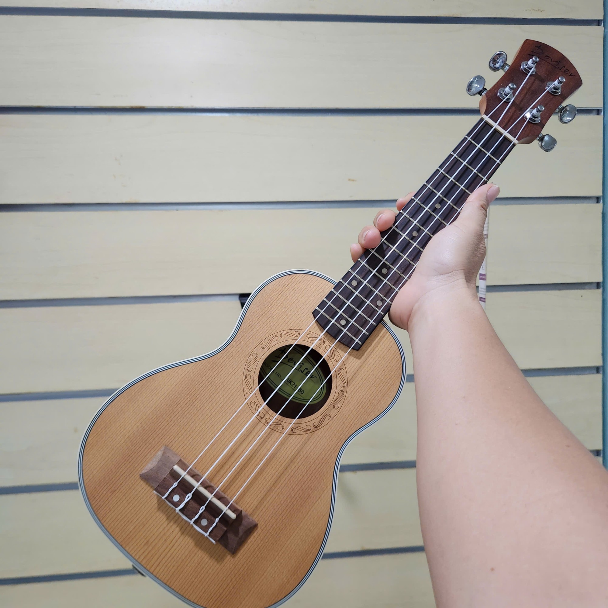 gen-h-ukulele Deviser UK 21-50-9