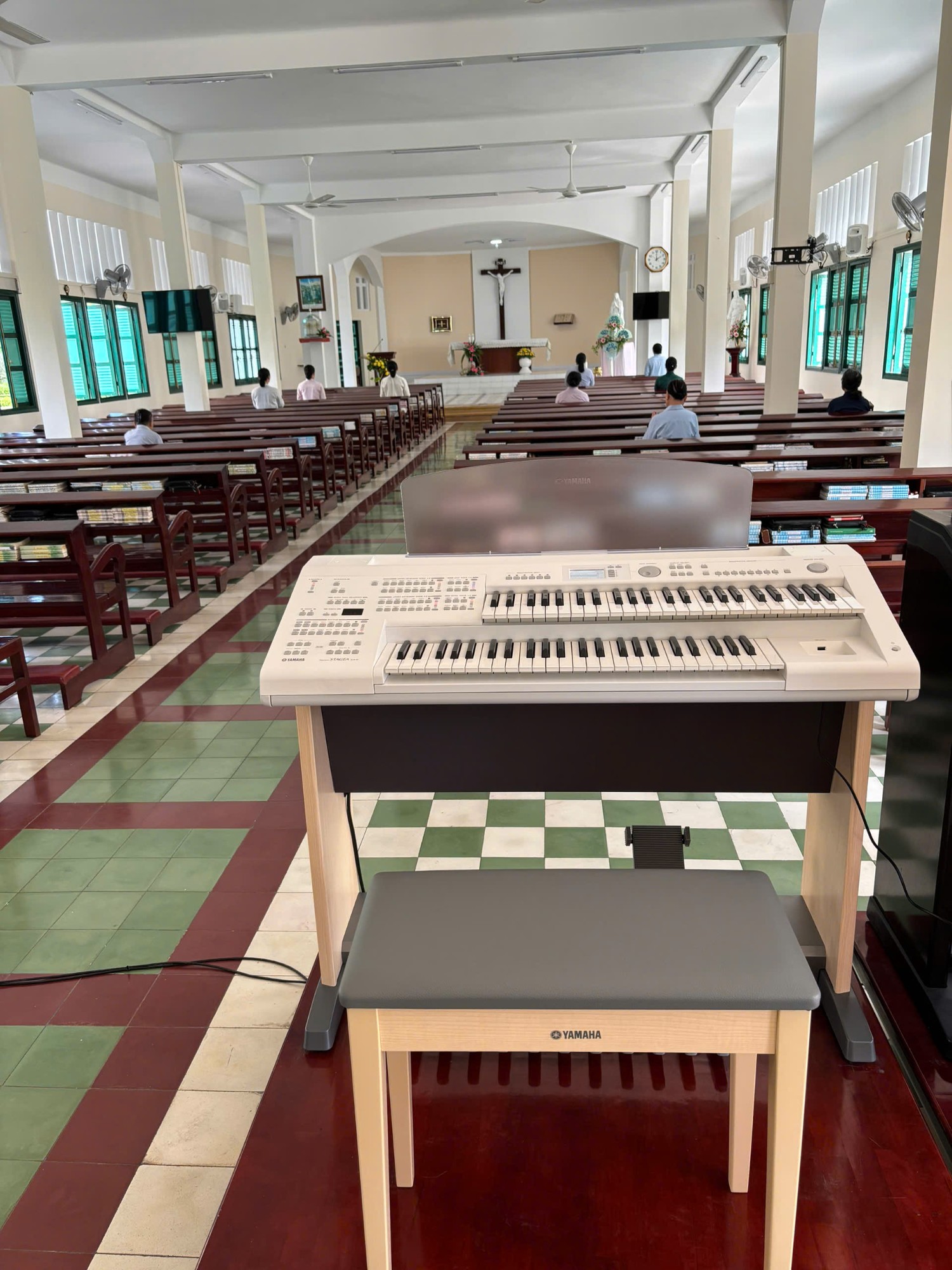 organ-nha-tho-electon-yamaha-elb02-1