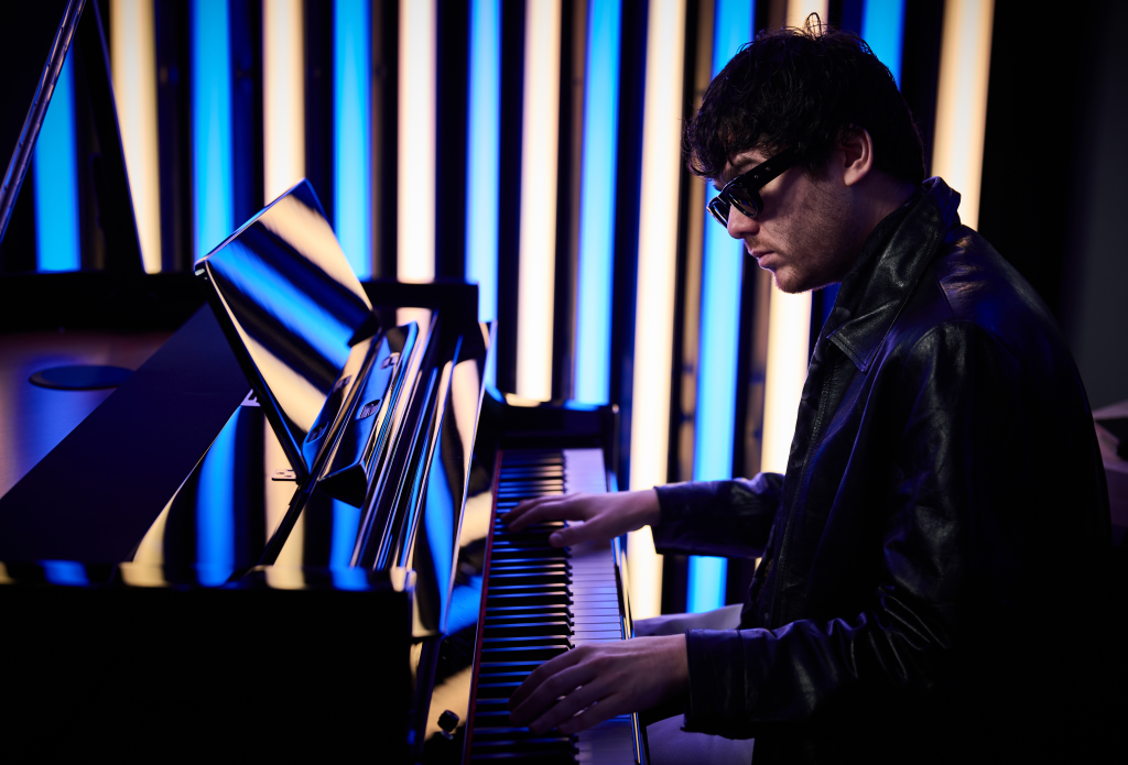 roland-gp-9-cay-dan-digital-piano-tao-bao-trong-thiet-ke-dai-duong-cam-1