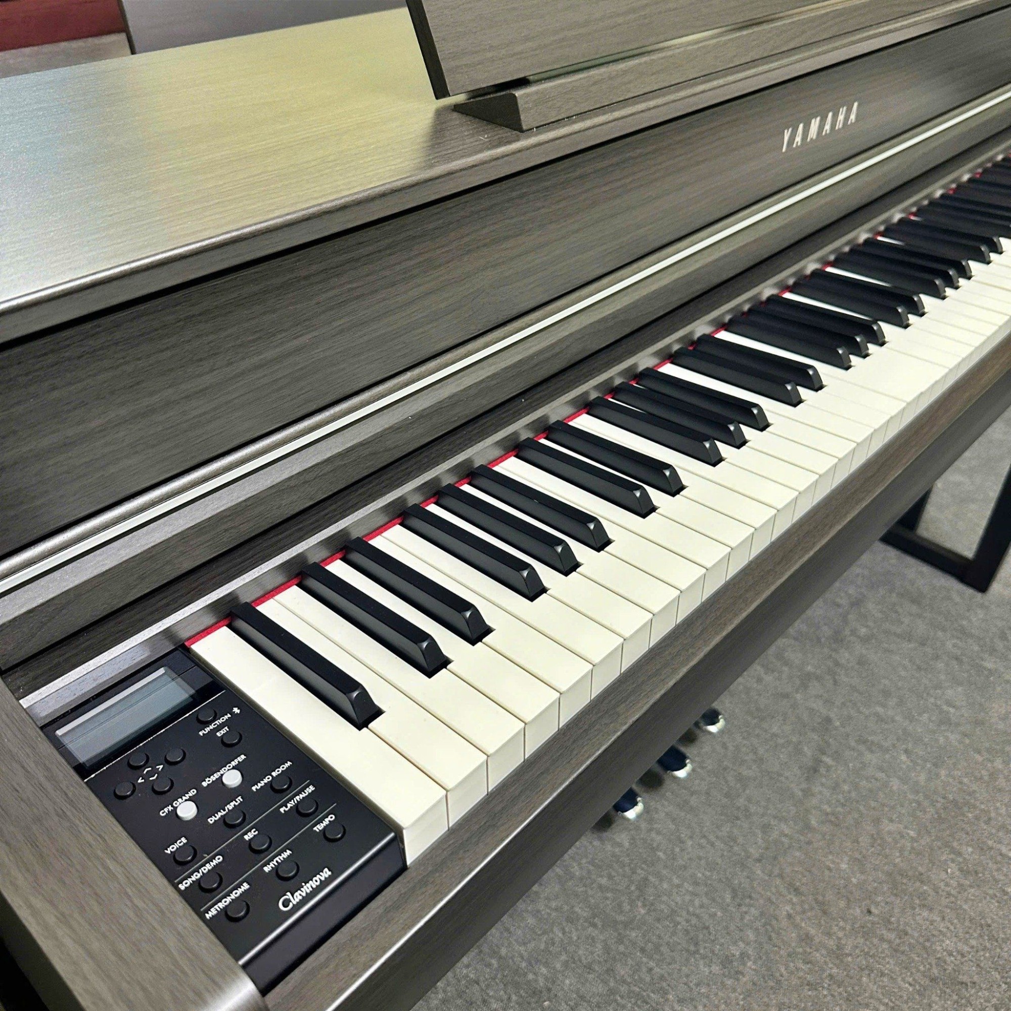piano điện Yamaha CLP-745