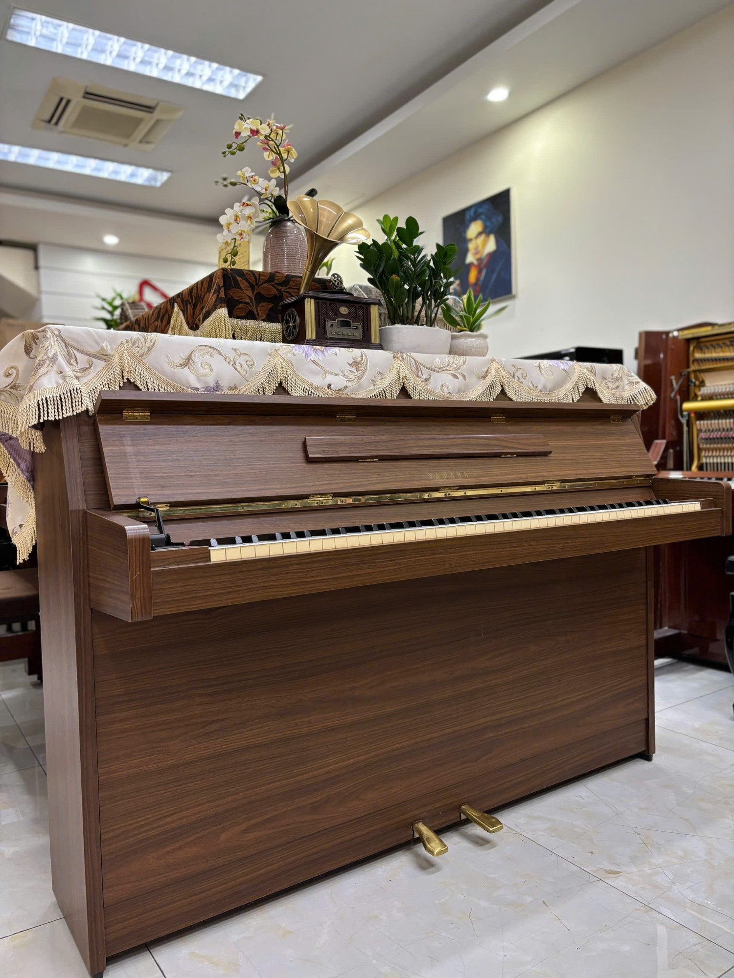 piano-yamaha-LU101-3