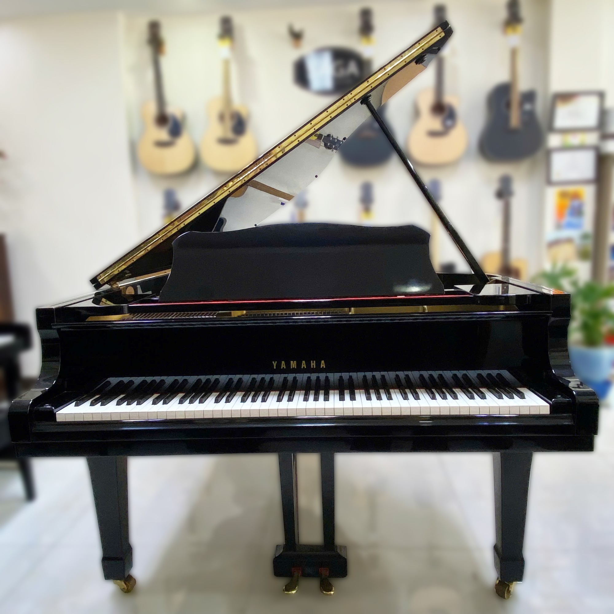 Piano Yamaha G5E
