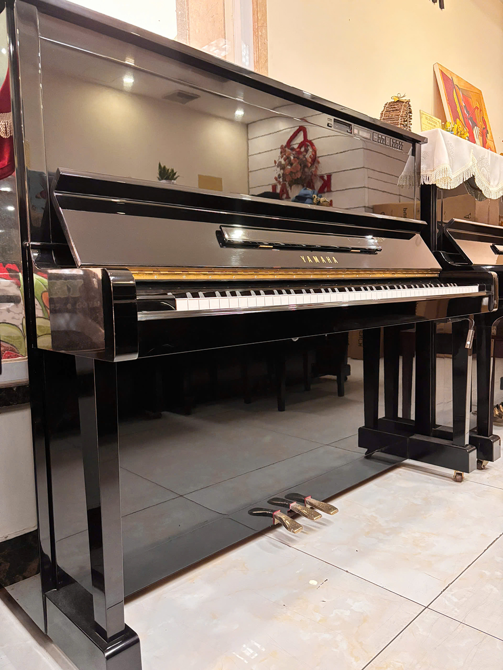 piano-yamaha-mx100MR-mat-hong-3