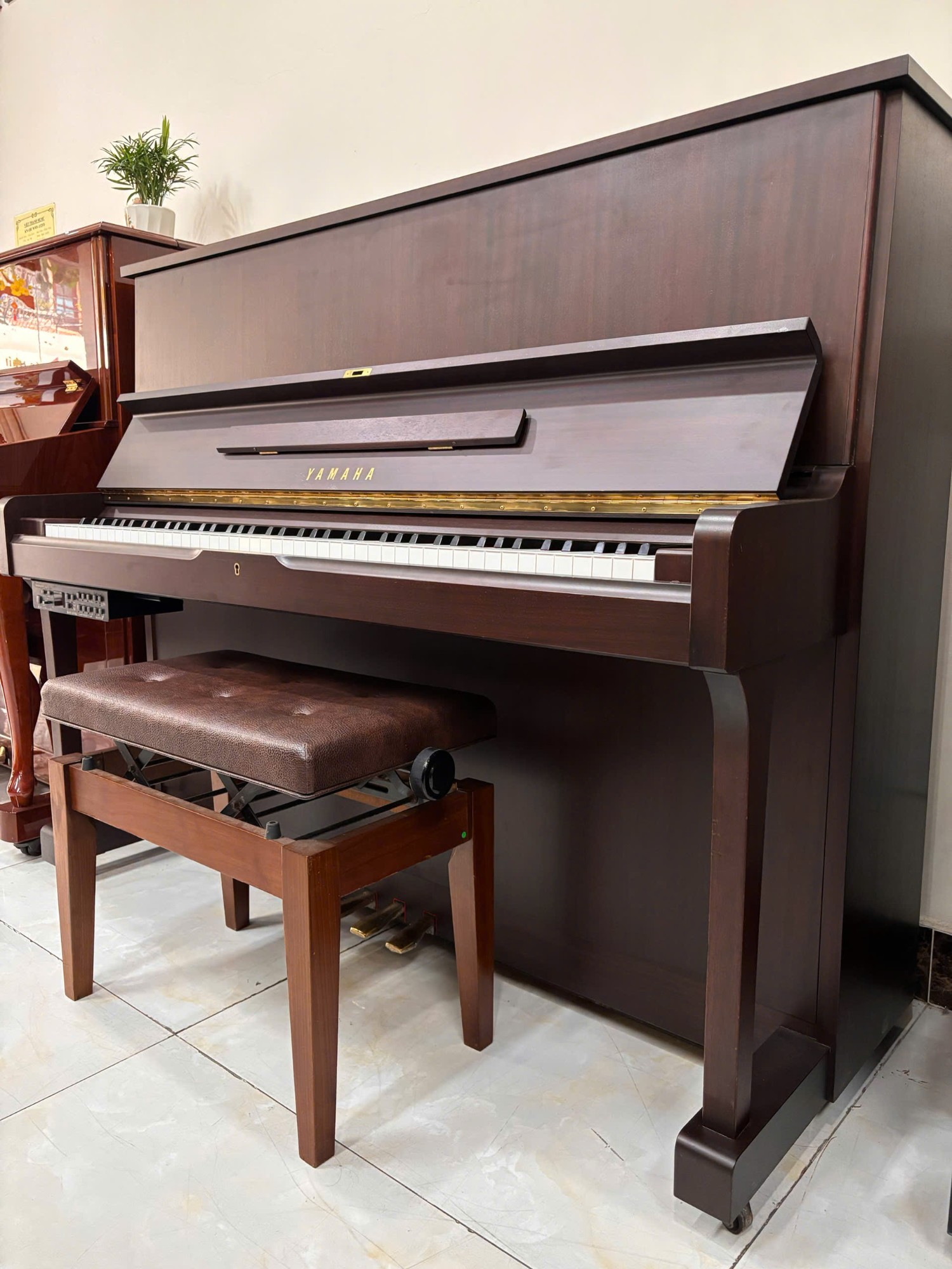 piano-yamaha-w120bs-hong-dan-phai