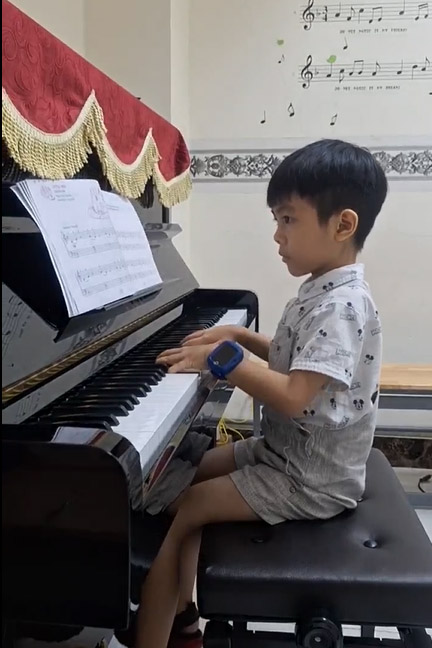 Trẻ bao nhiêu tuổi thì có thể cho học đàn